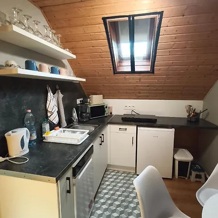 Apartman Marika 2 *
